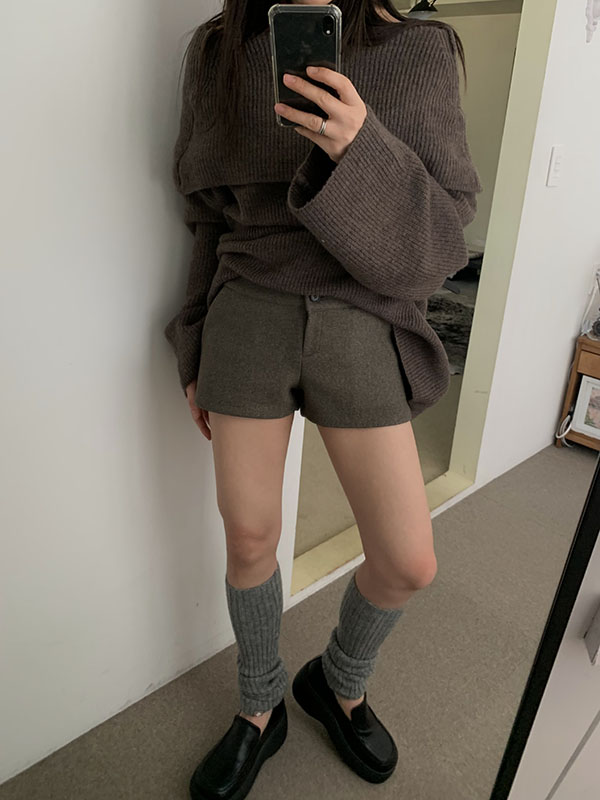 LOW-RISE WINTER SHORTS